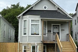 Photo of 7828 S Escanaba Avenue Chicago IL 60649