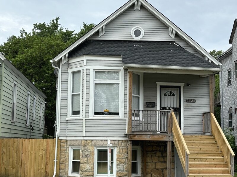 7828 S Escanaba Avenue Chicago IL 60649