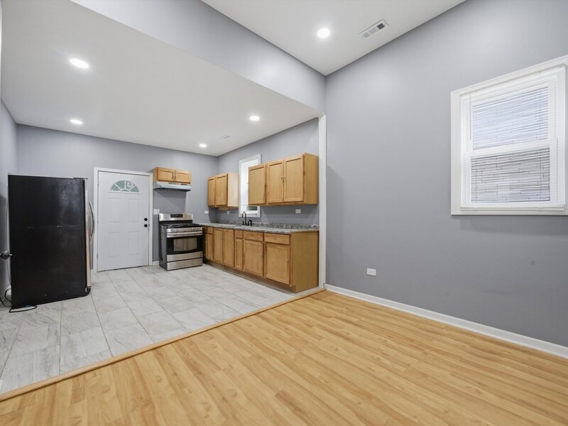 7828 S Escanaba Avenue Chicago IL 60649