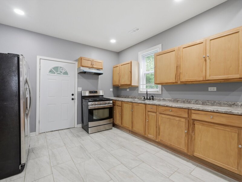 7828 S Escanaba Avenue Chicago IL 60649