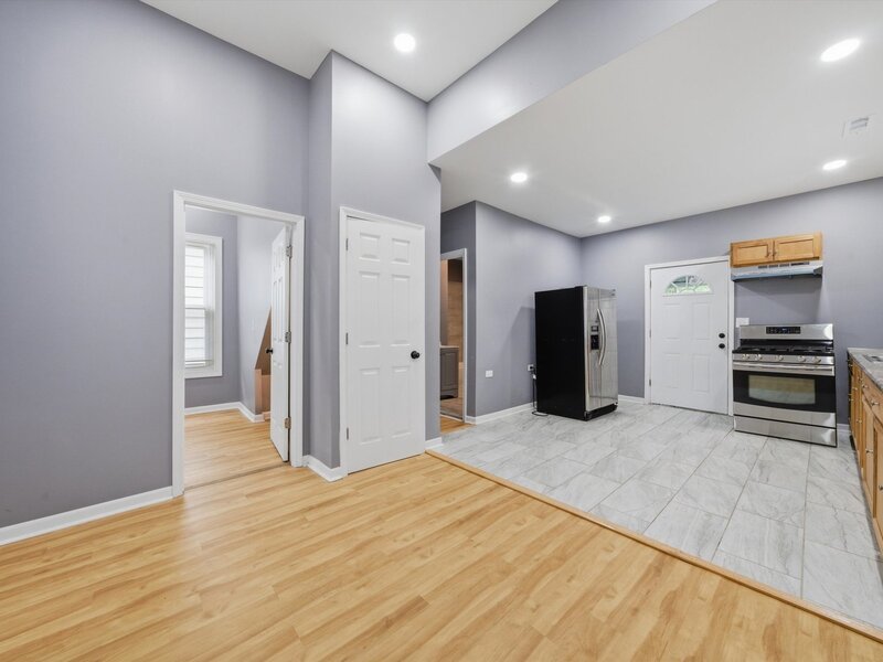7828 S Escanaba Avenue Chicago IL 60649