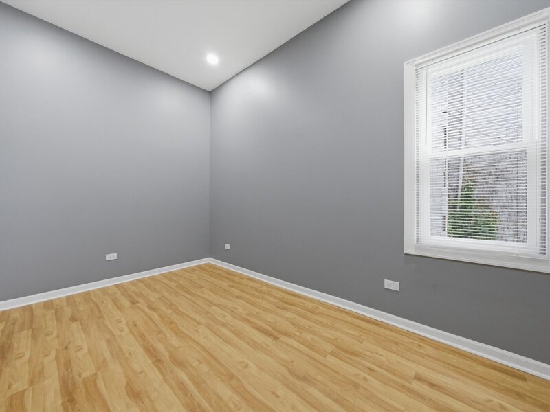 7828 S Escanaba Avenue Chicago IL 60649