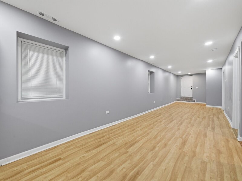 7828 S Escanaba Avenue Chicago IL 60649