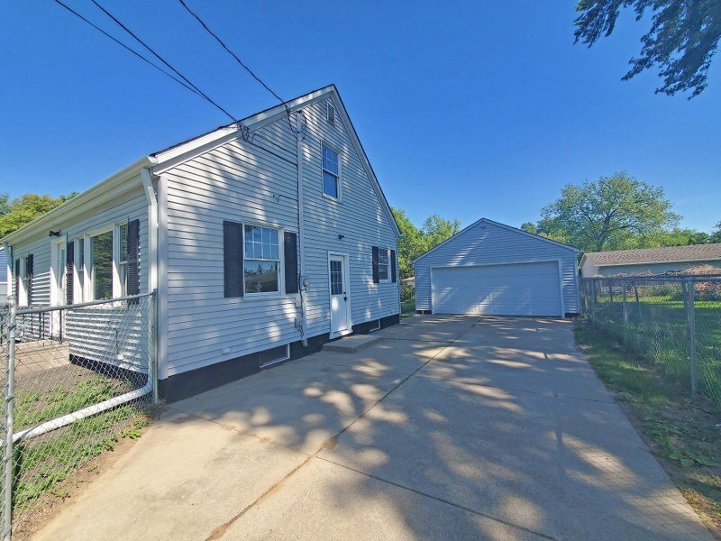 1611 36th Avenue East Moline IL 61244