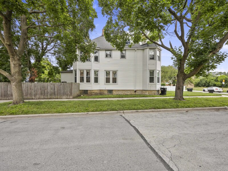 8956 S Dauphin Avenue Chicago IL 60619