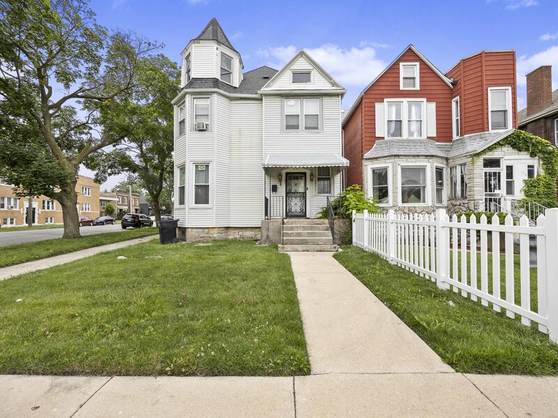 8956 S Dauphin Avenue Chicago IL 60619
