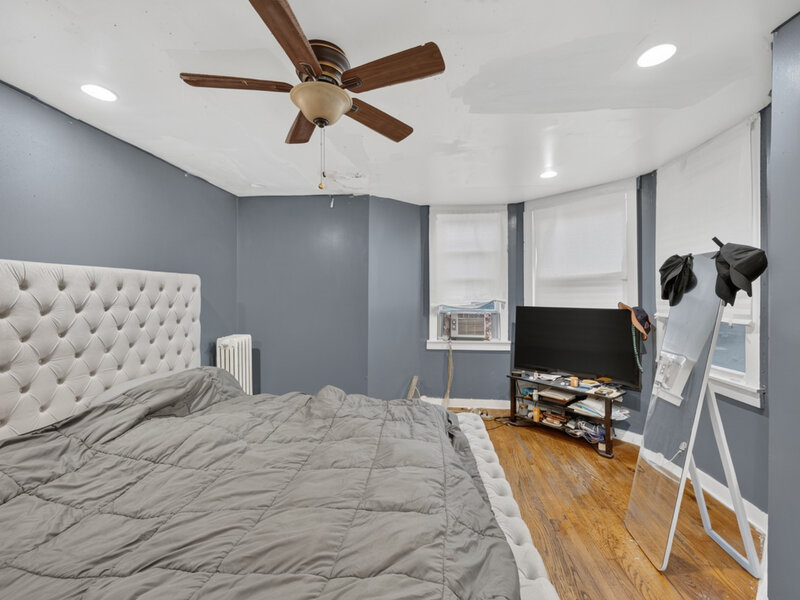 8956 S Dauphin Avenue Chicago IL 60619