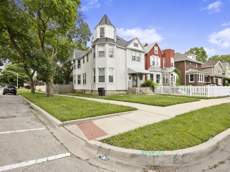 8956 S Dauphin Avenue Chicago IL 60619