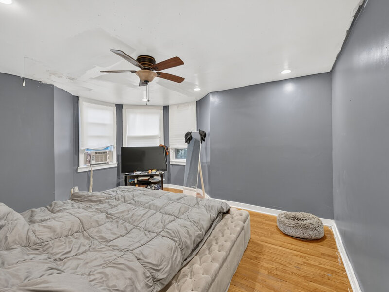 8956 S Dauphin Avenue Chicago IL 60619