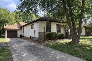 Photo of 806 E Boulevard Street Marion IL 62959