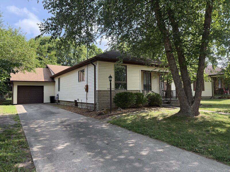 806 E Boulevard Street Marion IL 62959
