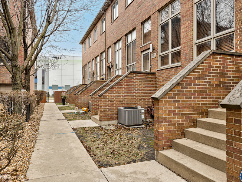 6816 W 65th Street Chicago IL 60638