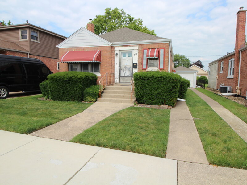 5615 S Nordica Avenue Chicago IL 60638