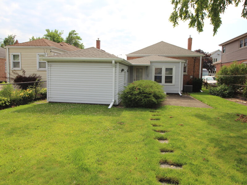 5615 S Nordica Avenue Chicago IL 60638
