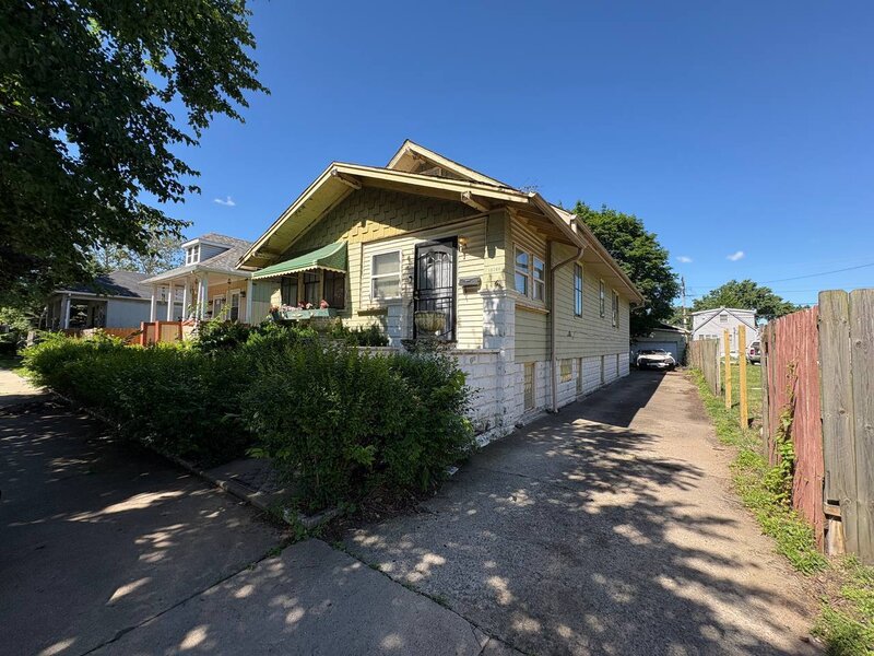 14032 S Burnham Avenue Burnham IL 60633