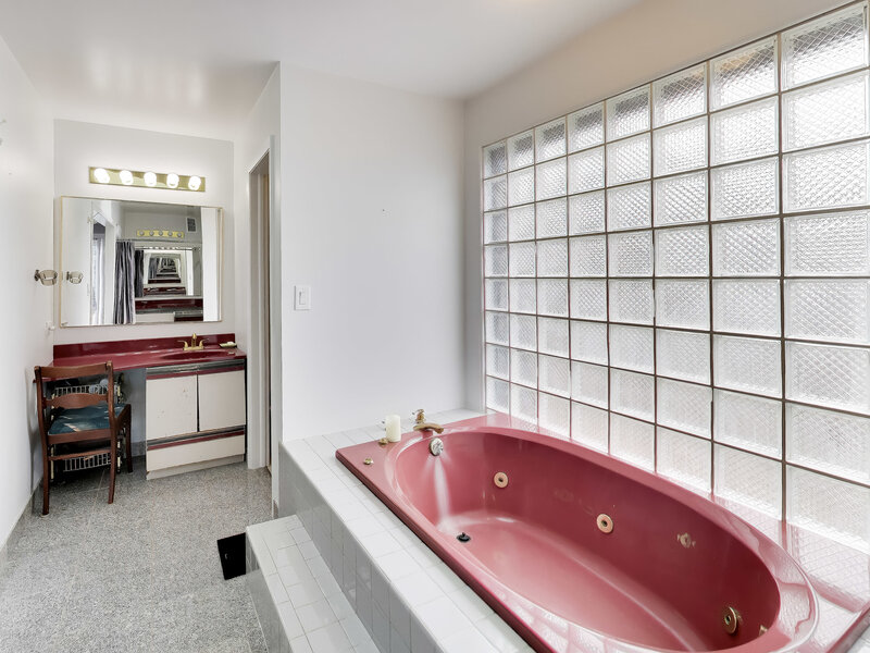 6040 N Niagara Avenue Chicago IL 60631