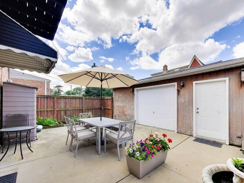 6040 N Niagara Avenue Chicago IL 60631