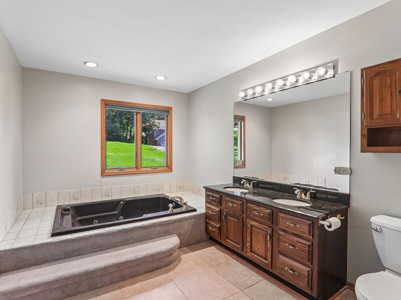 200 N Shore Drive Oakwood Hills IL 60013