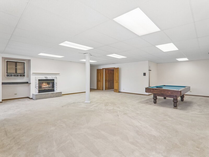 200 N Shore Drive Oakwood Hills IL 60013