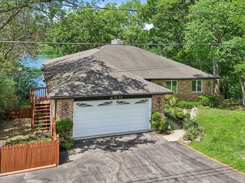 200 N Shore Drive Oakwood Hills IL 60013