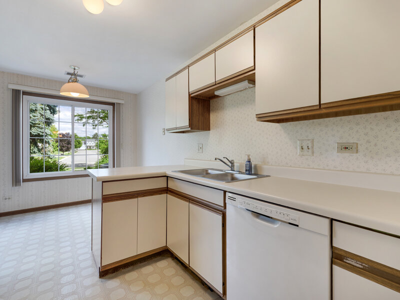 201 Charleston Court Schaumburg IL 60193