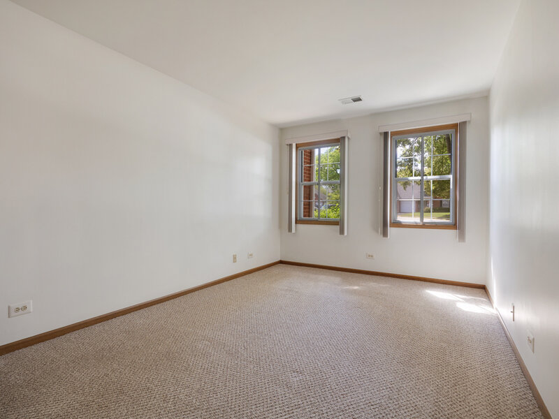 201 Charleston Court Schaumburg IL 60193