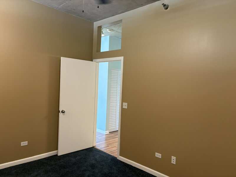 1122 W Catalpa Avenue Chicago IL 60640