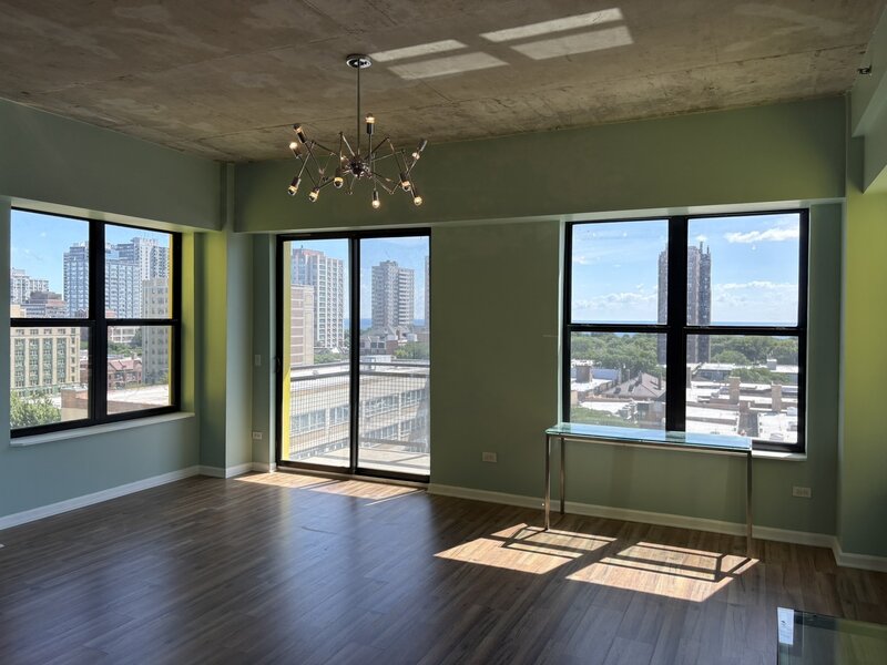 1122 W Catalpa Avenue Chicago IL 60640