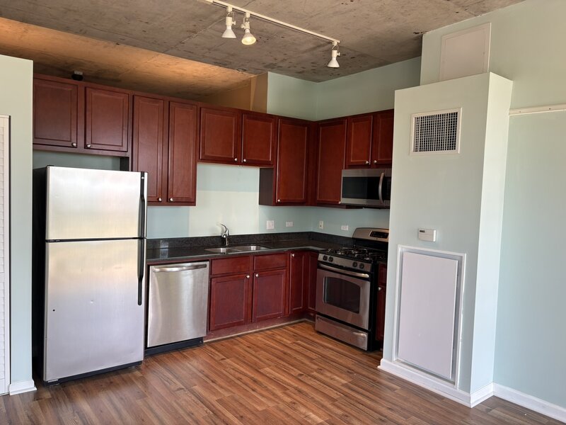 1122 W Catalpa Avenue Chicago IL 60640