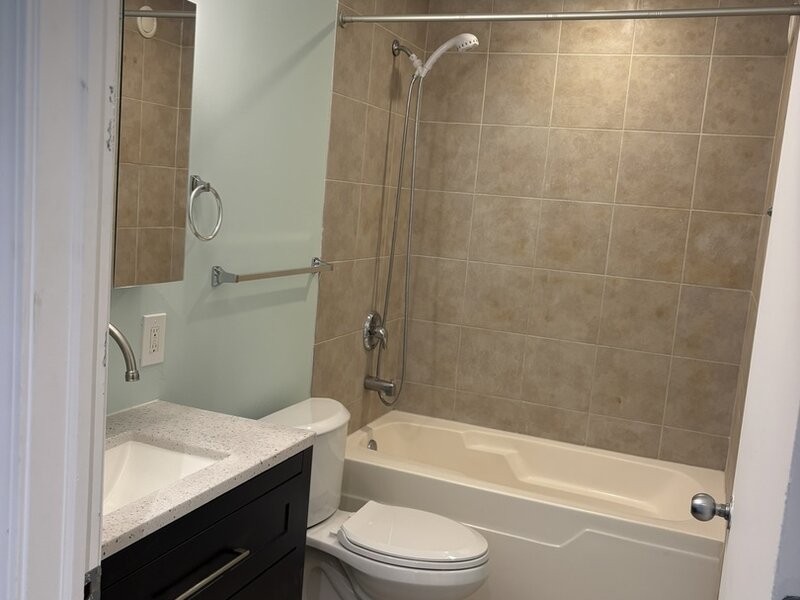 1122 W Catalpa Avenue Chicago IL 60640