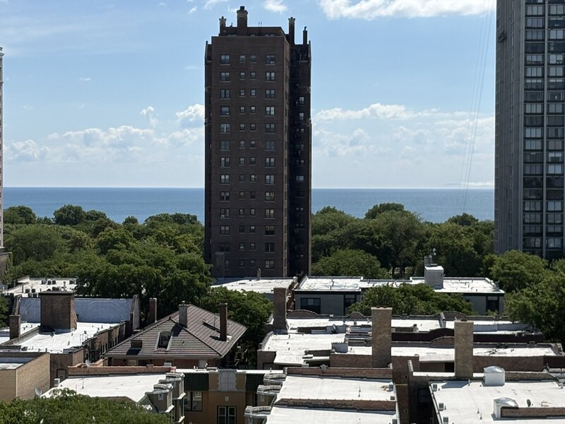 1122 W Catalpa Avenue Chicago IL 60640