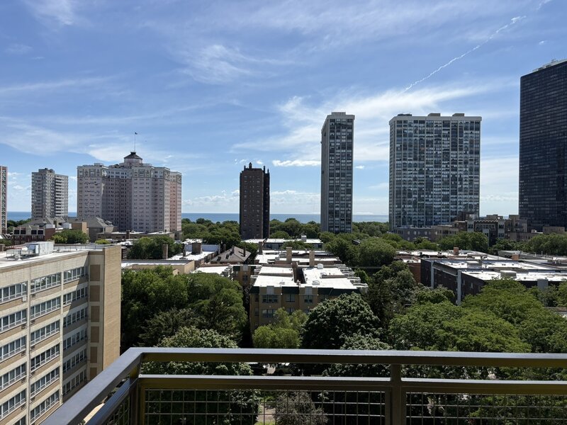 1122 W Catalpa Avenue Chicago IL 60640