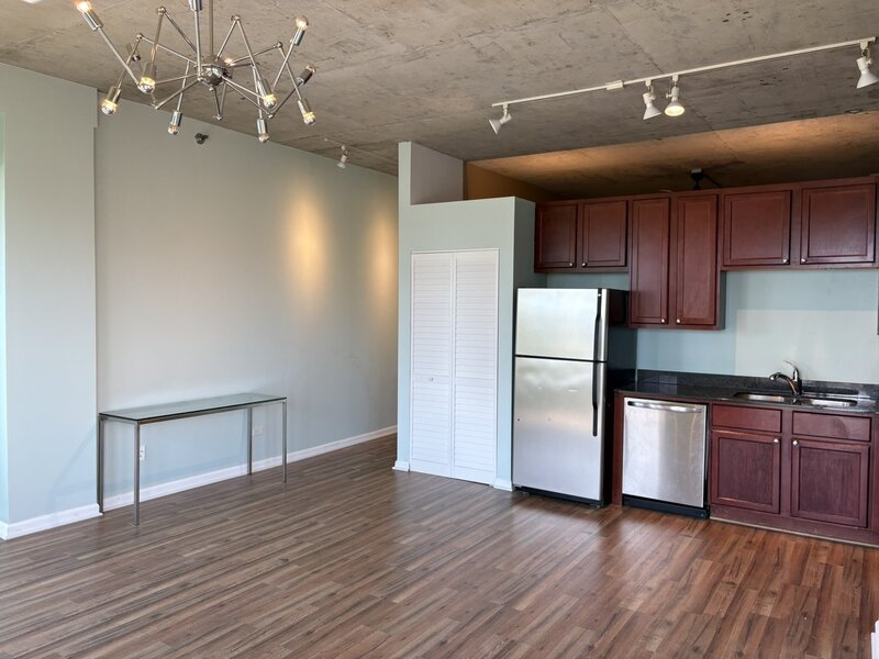 1122 W Catalpa Avenue Chicago IL 60640