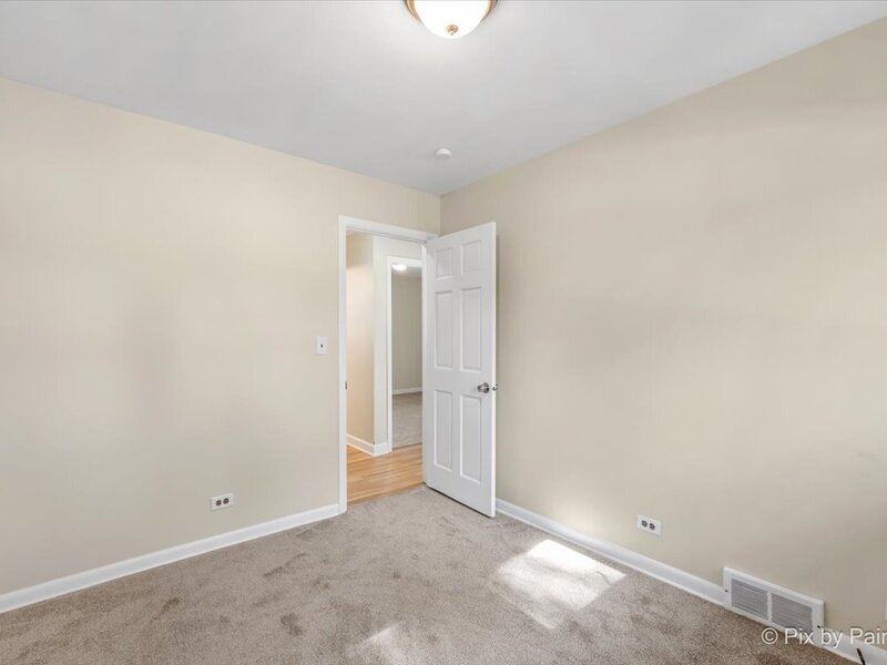 3911 Eastway Drive Island Lake IL 60042