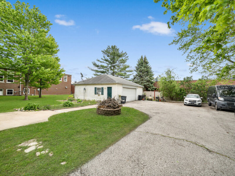 5172 E Center Street Bourbonnais IL 60914