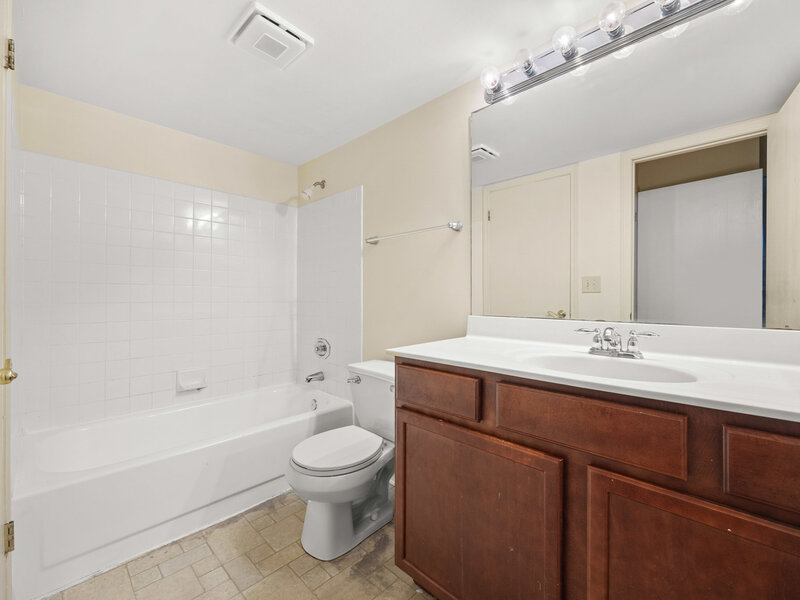 214 Glengarry Drive Bloomingdale IL 60108