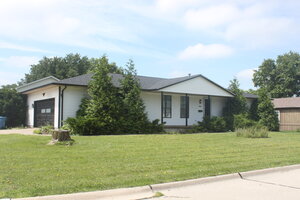 Photo of 816 Oaklawn Avenue East Moline IL 61244
