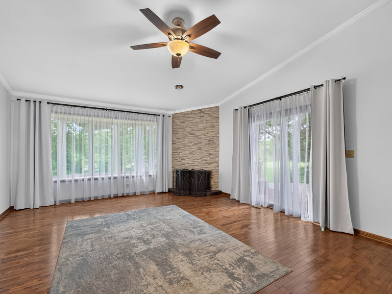 1006 N White Pine Drive Dixon IL 61021