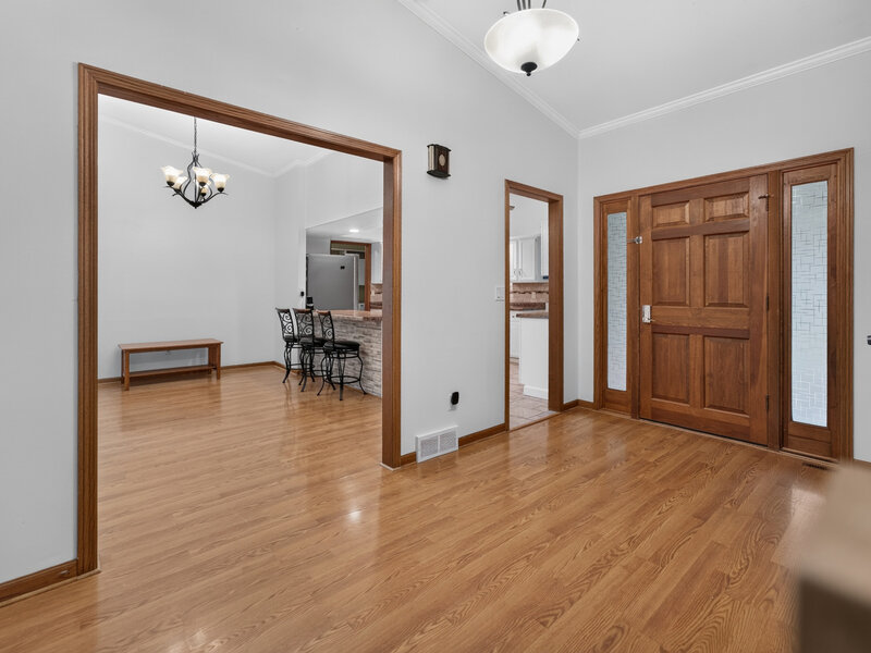 1006 N White Pine Drive Dixon IL 61021