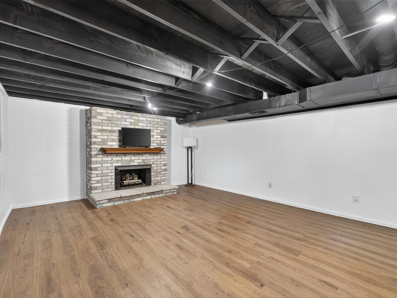1006 N White Pine Drive Dixon IL 61021