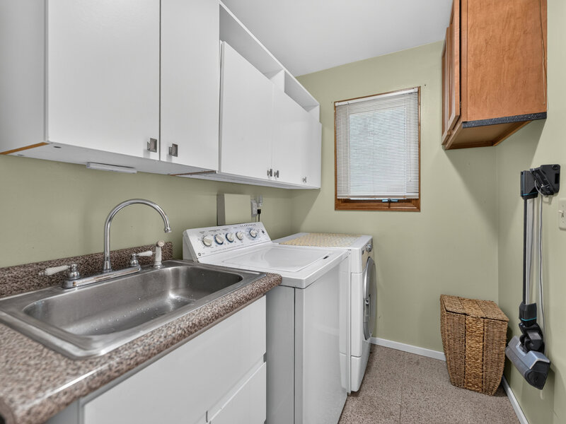 1006 N White Pine Drive Dixon IL 61021