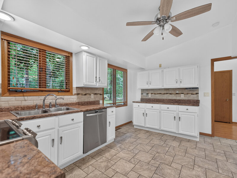 1006 N White Pine Drive Dixon IL 61021