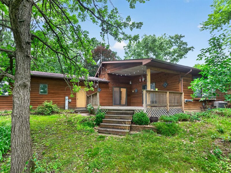 1006 N White Pine Drive Dixon IL 61021