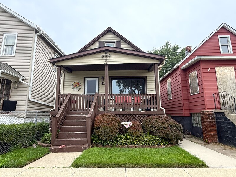 412 156th Street Calumet City IL 60409