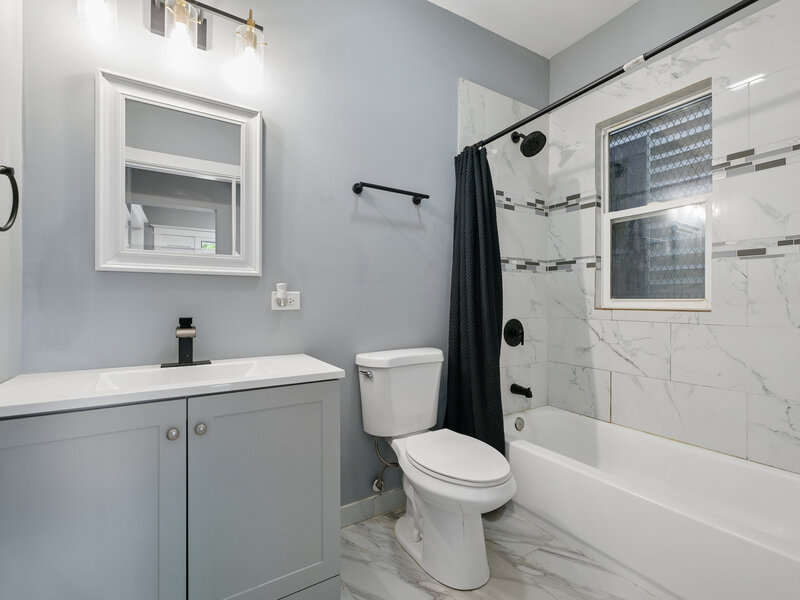 7005 S Eberhart Avenue Chicago IL 60637