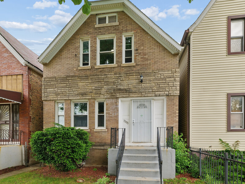 7005 S Eberhart Avenue Chicago IL 60637