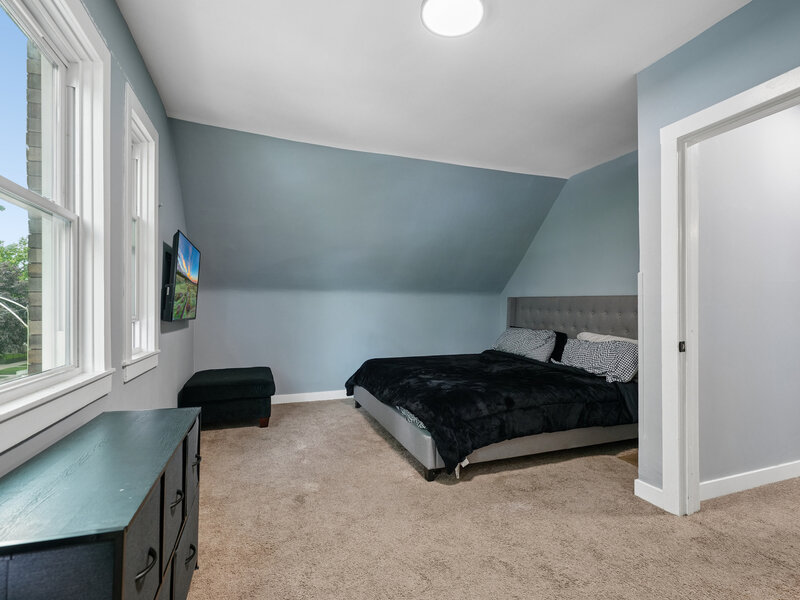 7005 S Eberhart Avenue Chicago IL 60637