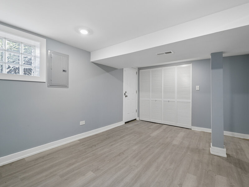 7005 S Eberhart Avenue Chicago IL 60637