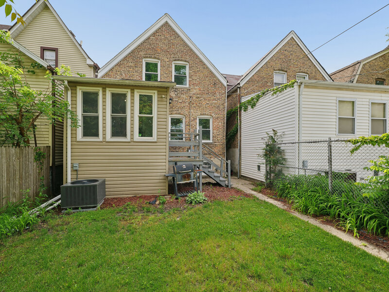 7005 S Eberhart Avenue Chicago IL 60637
