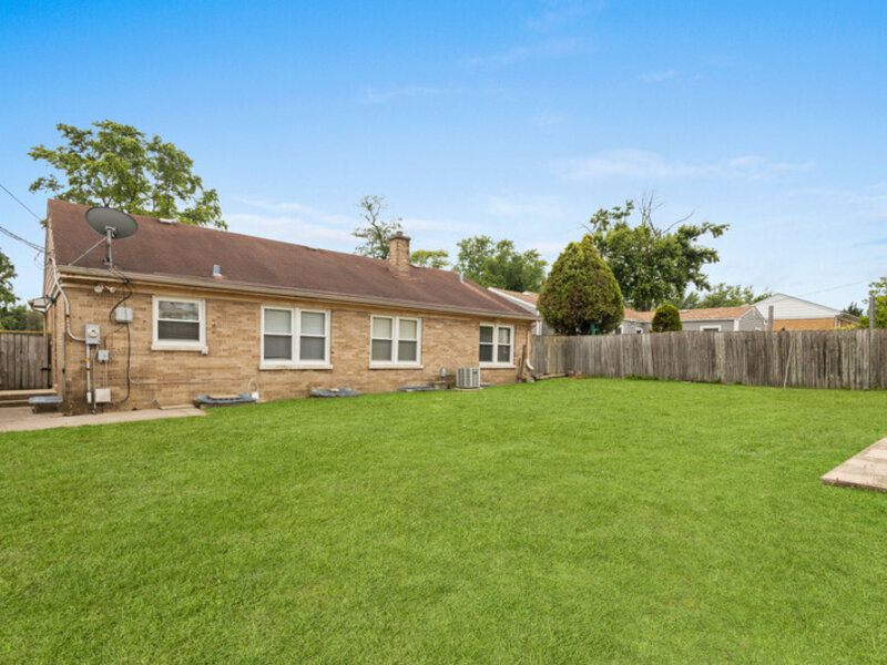 251 W 10th Street Chicago Heights IL 60411